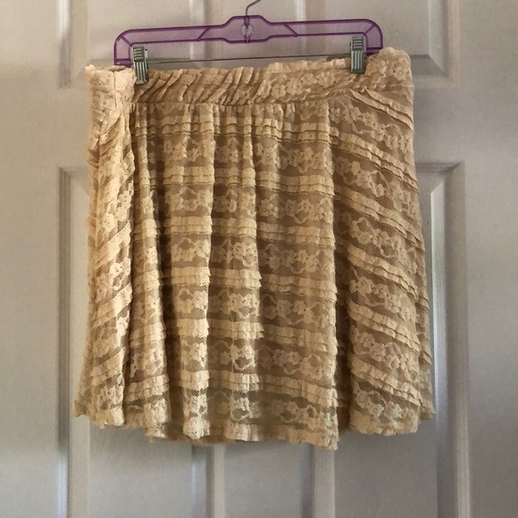 NWT Wet Seal Plus Size 3X Skirt in cream and lace - Picture 2 of 3